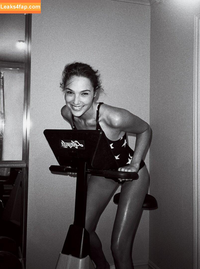 Gal Gadot / gal_gadot / https: / inked_hriss leaked photo photo #0097