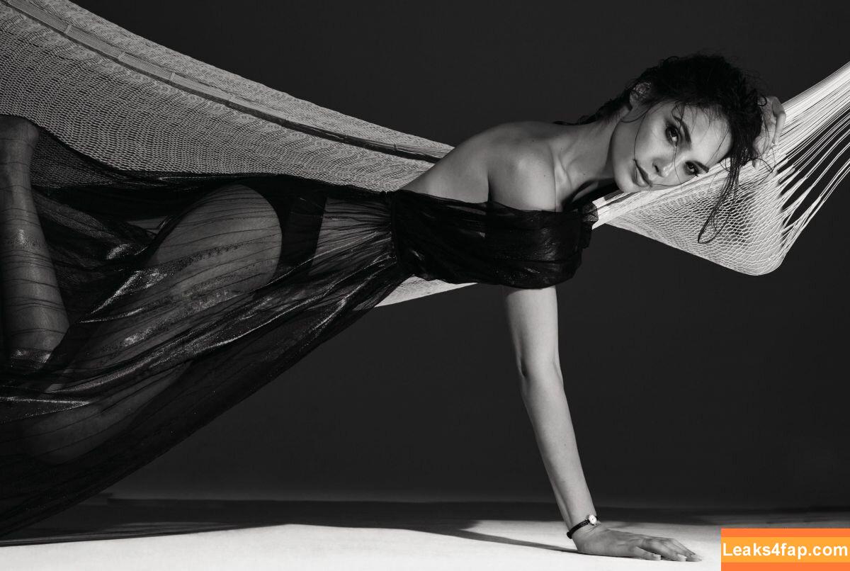 Gal Gadot / gal_gadot / https: / inked_hriss leaked photo photo #0099