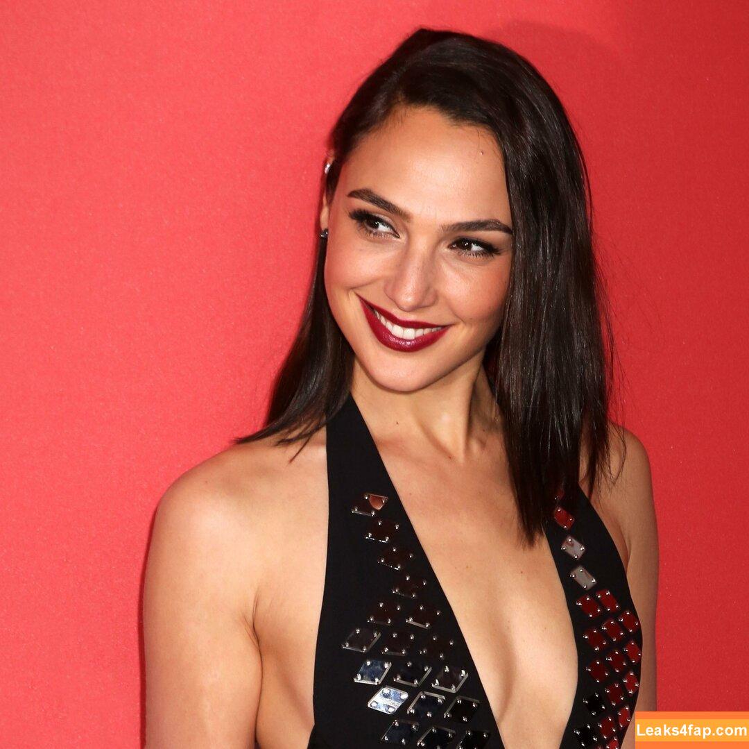 Gal Gadot / gal_gadot / https: / inked_hriss leaked photo photo #0111