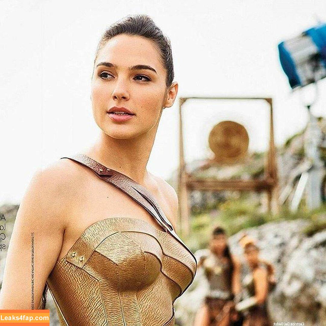 Gal Gadot / gal_gadot / https: / inked_hriss leaked photo photo #0112