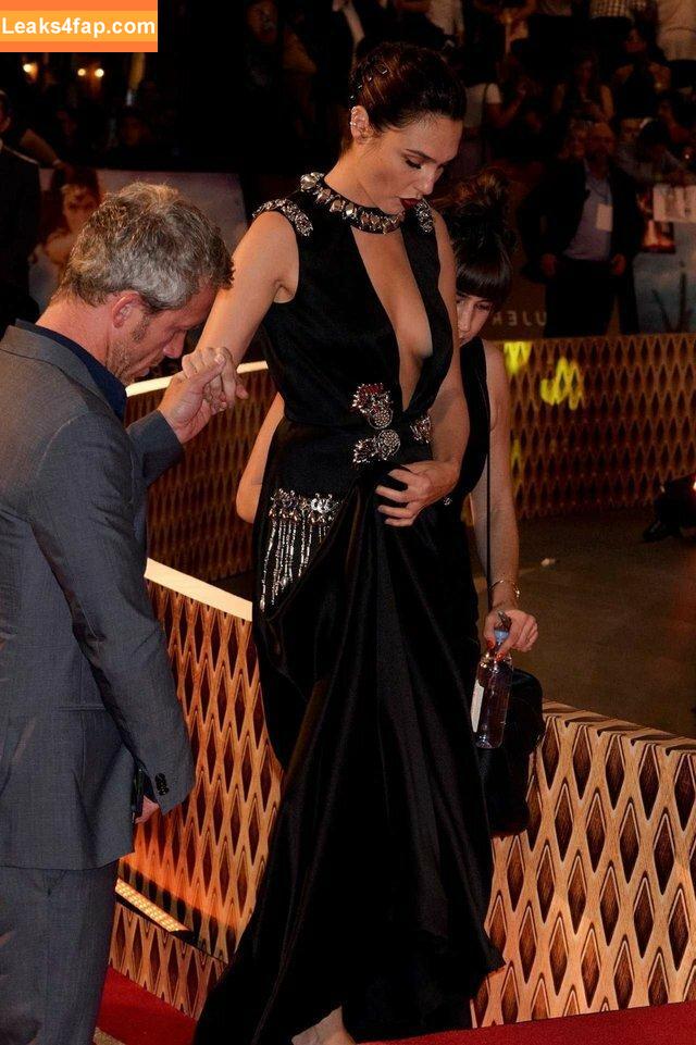 Gal Gadot / gal_gadot / https: / inked_hriss leaked photo photo #0151