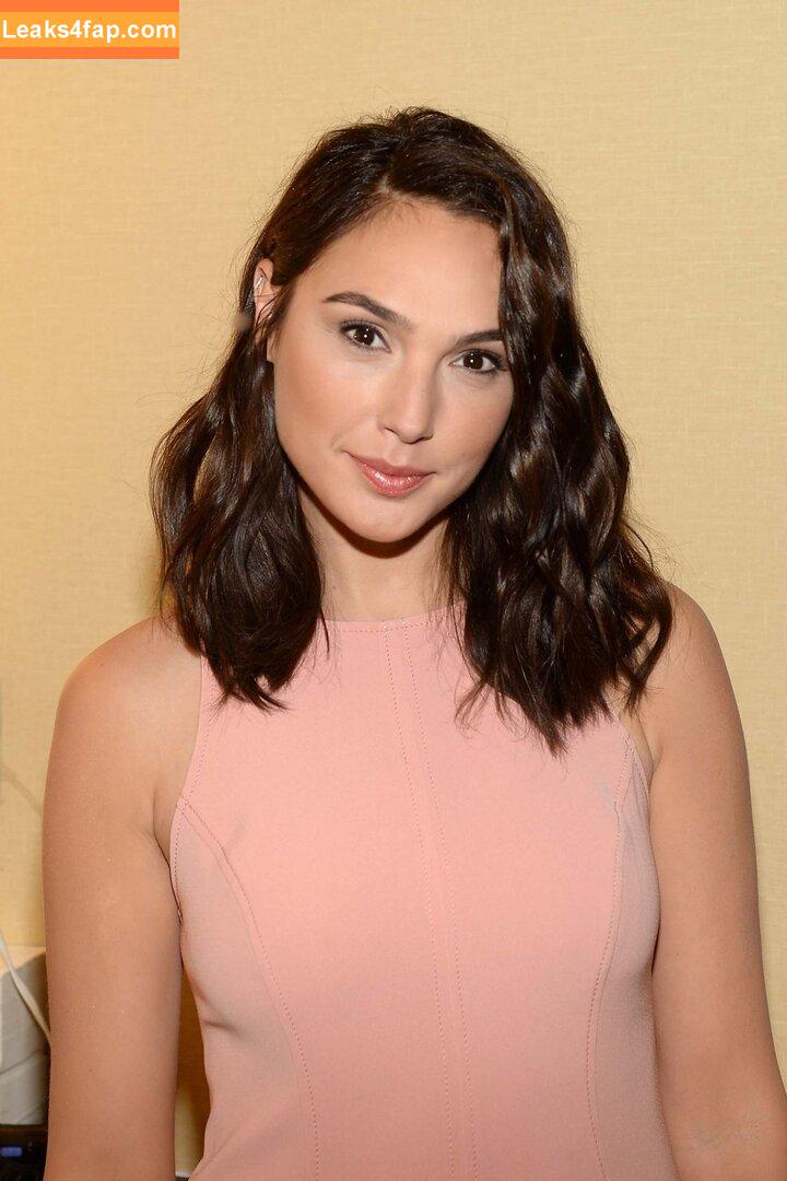 Gal Gadot / gal_gadot / https: / inked_hriss leaked photo photo #0196