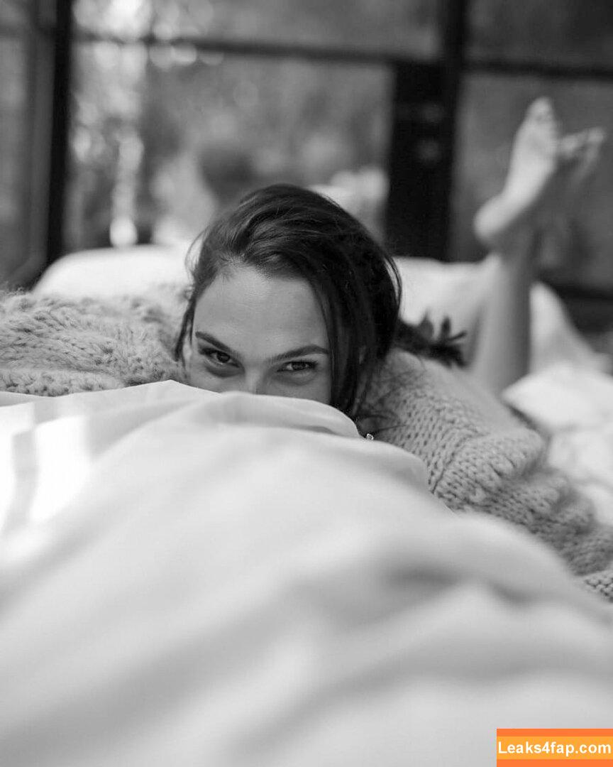 Gal Gadot / gal_gadot / https: / inked_hriss leaked photo photo #0226