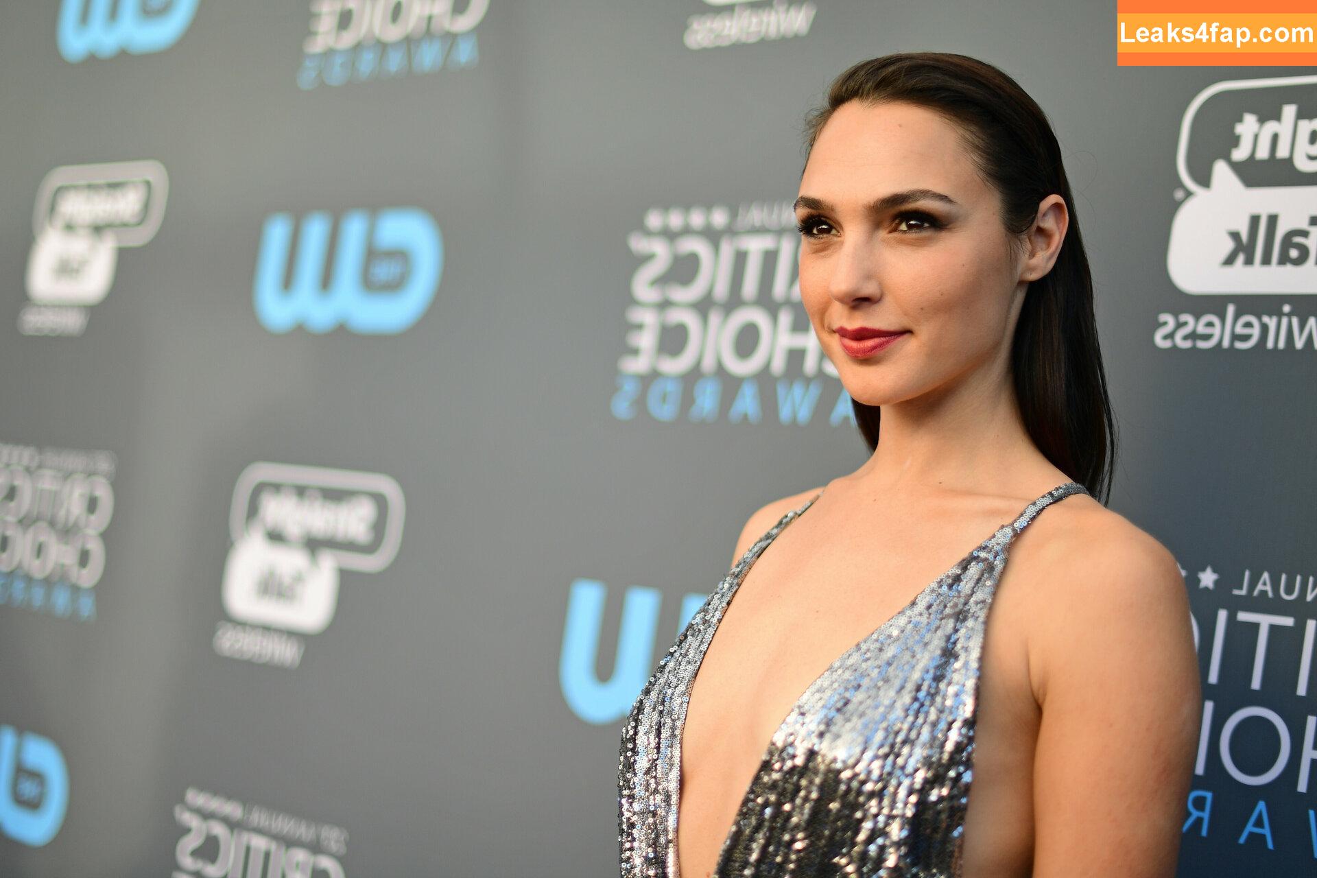 Gal Gadot / gal_gadot / https: / inked_hriss leaked photo photo #0259