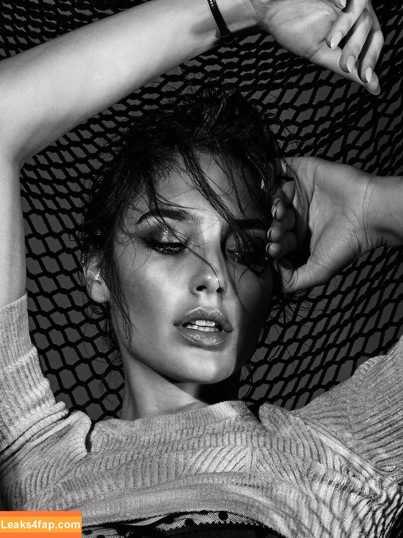 Gal Gadot / gal_gadot / https: / inked_hriss leaked photo photo #0263