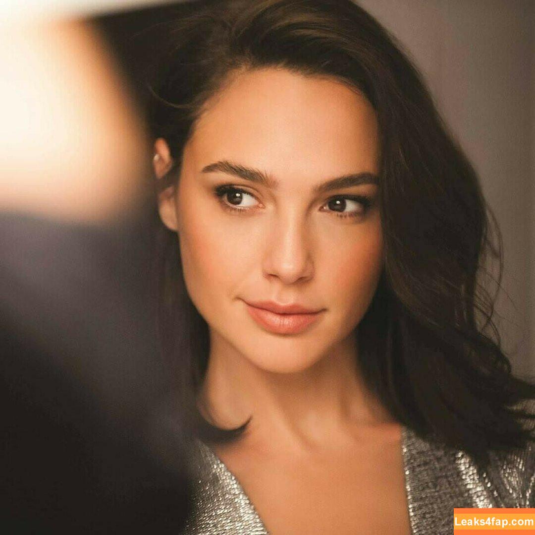Gal Gadot / gal_gadot / https: / inked_hriss leaked photo photo #0274