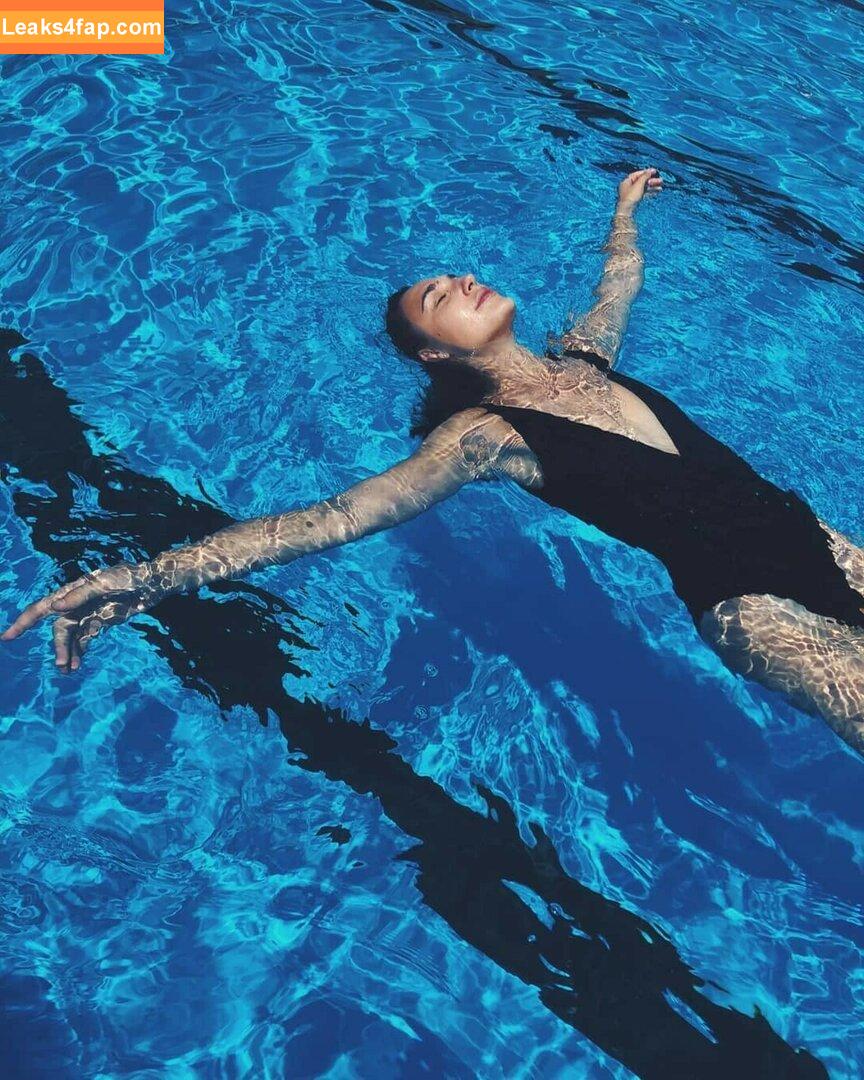 Gal Gadot / gal_gadot / https: / inked_hriss leaked photo photo #0285