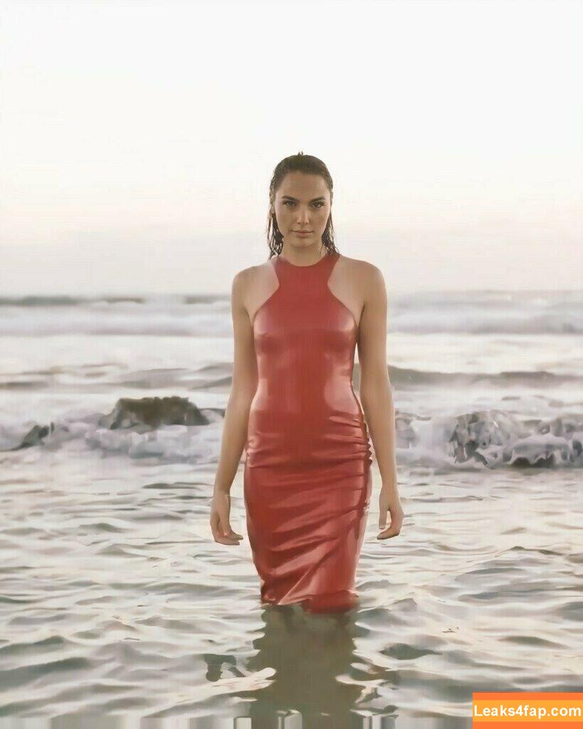 Gal Gadot / gal_gadot / https: / inked_hriss leaked photo photo #0306