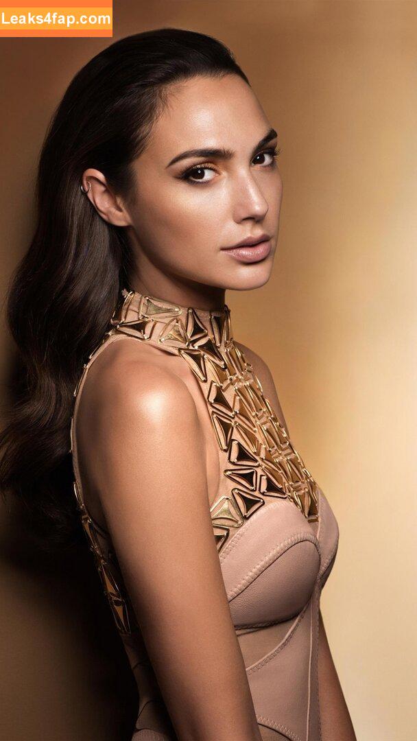 Gal Gadot / gal_gadot / https: / inked_hriss leaked photo photo #0311