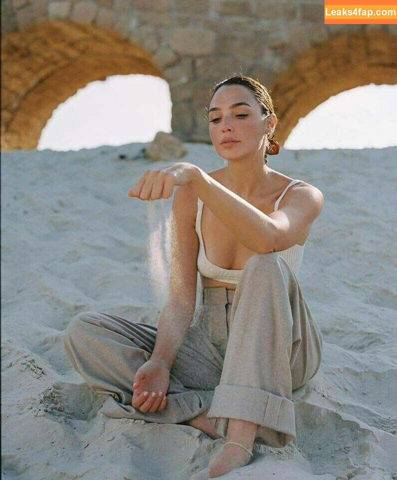 Gal Gadot / gal_gadot / https: / inked_hriss leaked photo photo #0314