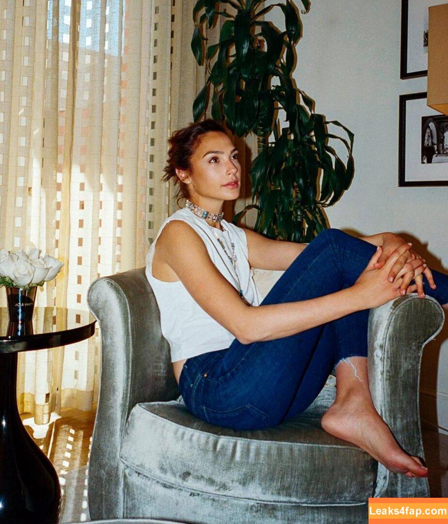 Gal Gadot / gal_gadot / https: / inked_hriss leaked photo photo #0332