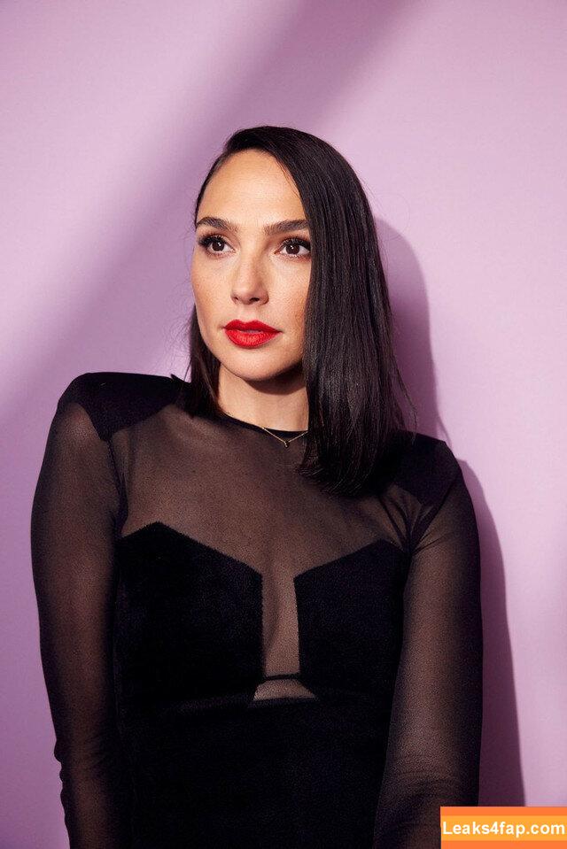 Gal Gadot / gal_gadot / https: / inked_hriss leaked photo photo #0345