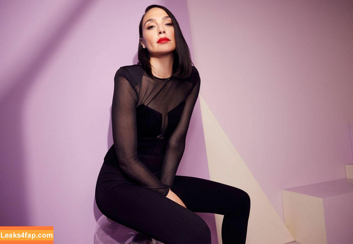 Gal Gadot / gal_gadot / https: / inked_hriss leaked photo photo #0348