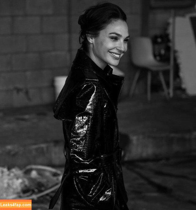 Gal Gadot / gal_gadot / https: / inked_hriss leaked photo photo #0350