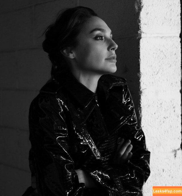 Gal Gadot / gal_gadot / https: / inked_hriss leaked photo photo #0352