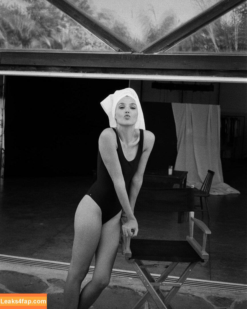 Gal Gadot / gal_gadot / https: / inked_hriss leaked photo photo #0358