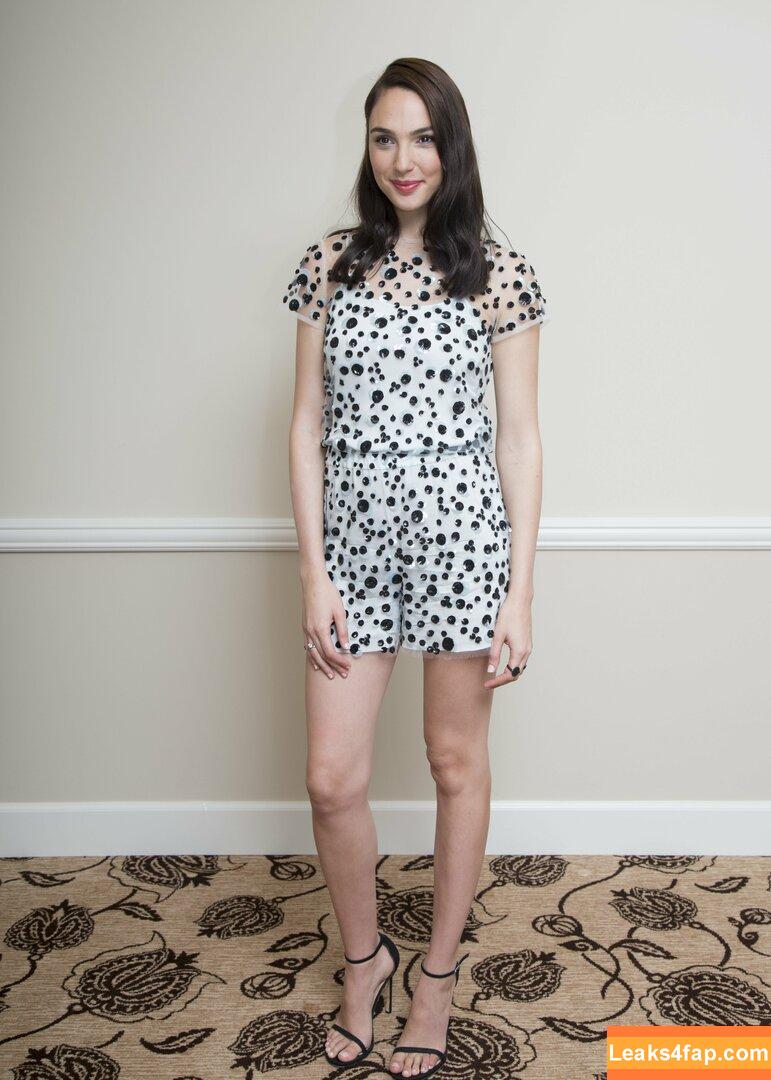 Gal Gadot / gal_gadot / https: / inked_hriss leaked photo photo #0367