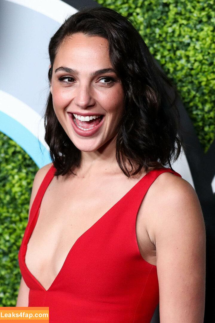 Gal Gadot / gal_gadot / https: / inked_hriss leaked photo photo #0383