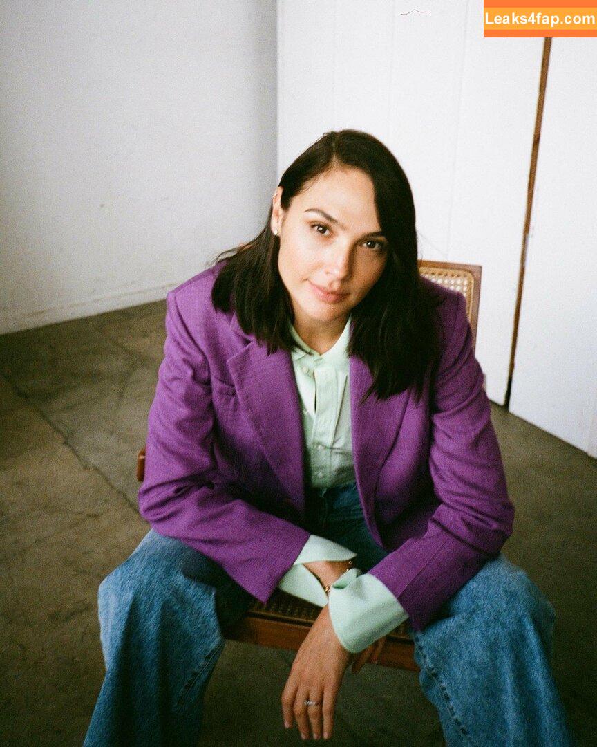Gal Gadot / gal_gadot / https: / inked_hriss leaked photo photo #0390
