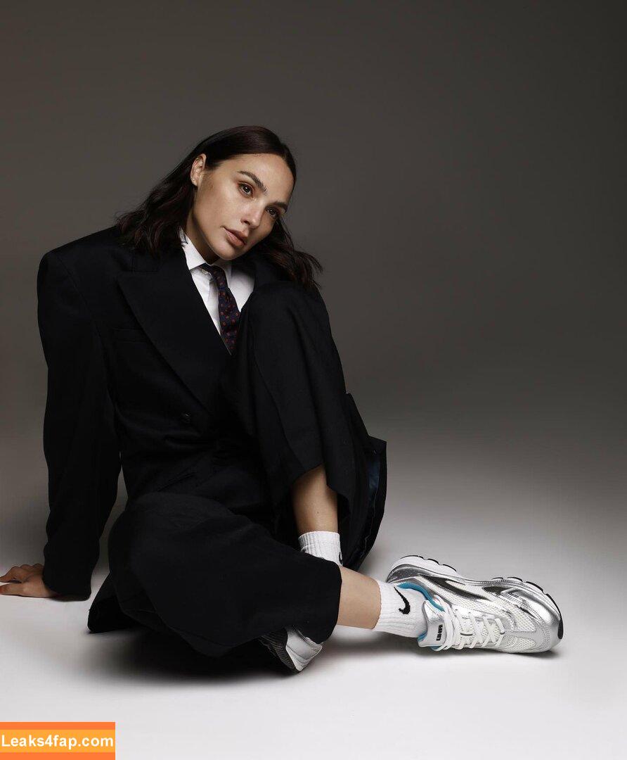 Gal Gadot / gal_gadot / https: / inked_hriss leaked photo photo #0394