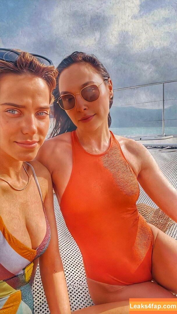 Gal Gadot / gal_gadot / https: / inked_hriss leaked photo photo #0400