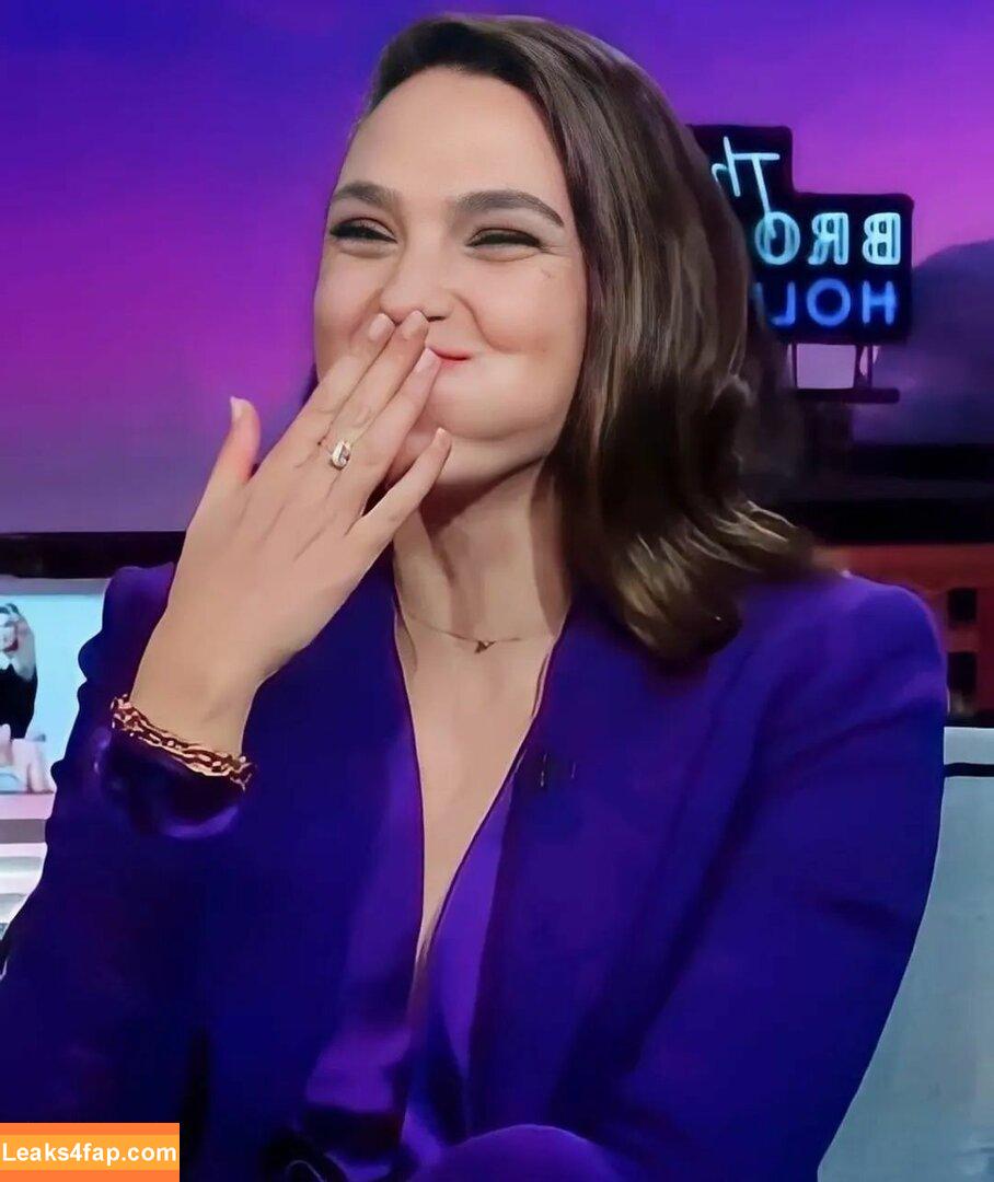 Gal Gadot / gal_gadot / https: / inked_hriss leaked photo photo #0401
