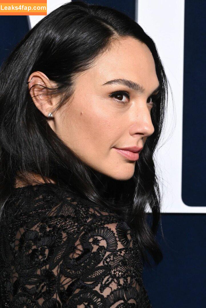 Gal Gadot / gal_gadot / https: / inked_hriss leaked photo photo #0417