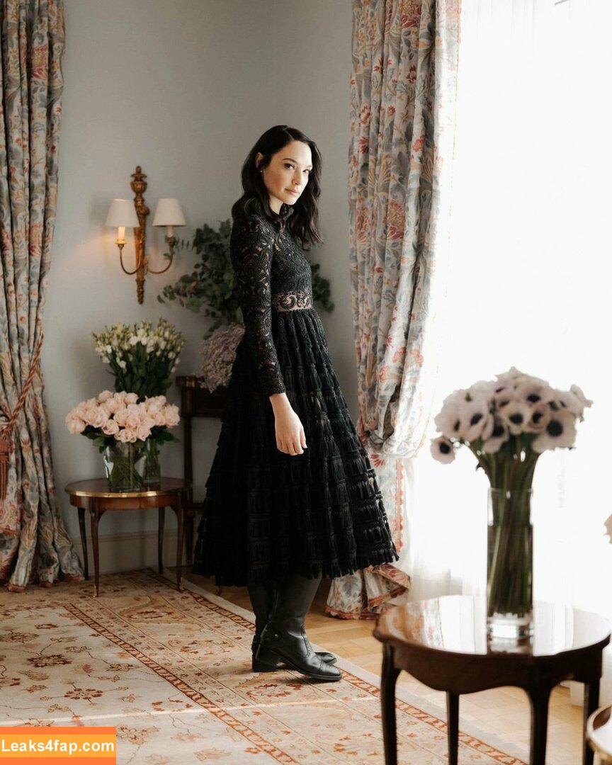 Gal Gadot / gal_gadot / https: / inked_hriss leaked photo photo #0431