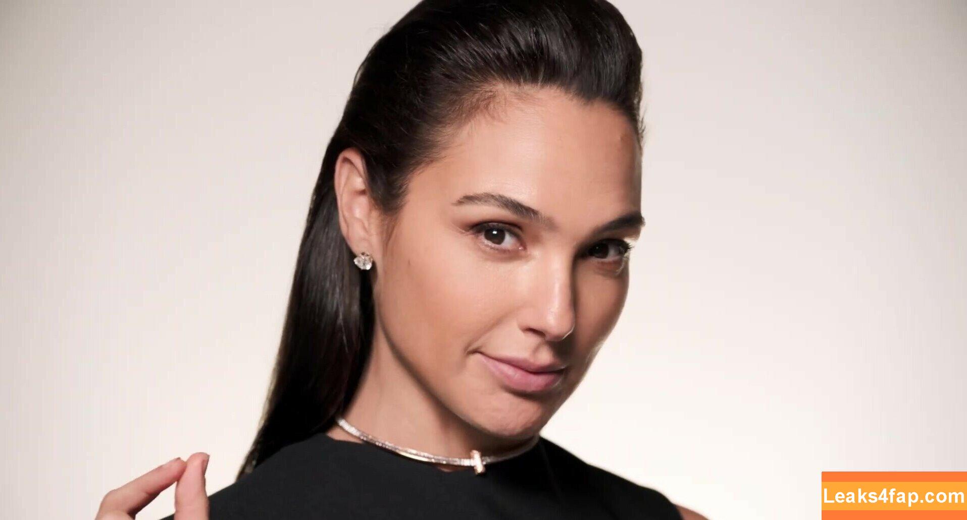 Gal Gadot / gal_gadot / https: / inked_hriss leaked photo photo #0463