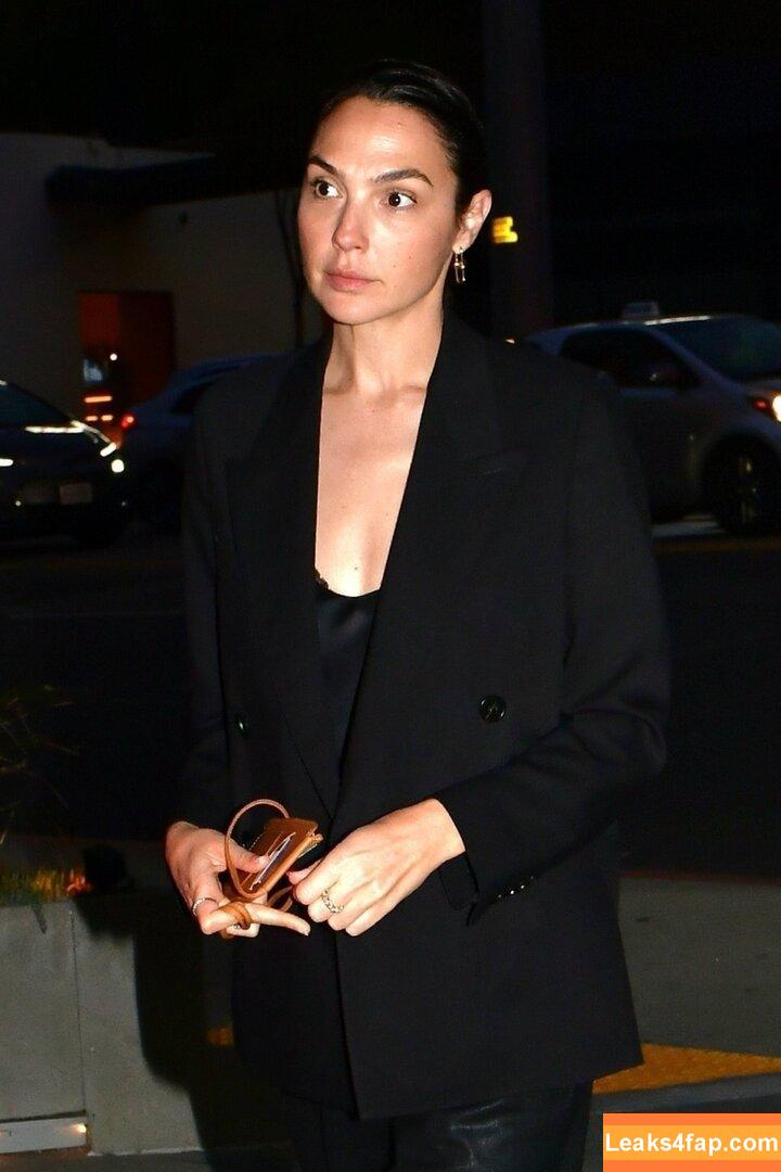 Gal Gadot / gal_gadot / https: / inked_hriss leaked photo photo #0477