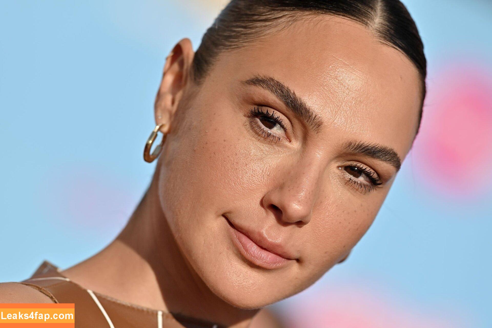 Gal Gadot / gal_gadot / https: / inked_hriss leaked photo photo #0550
