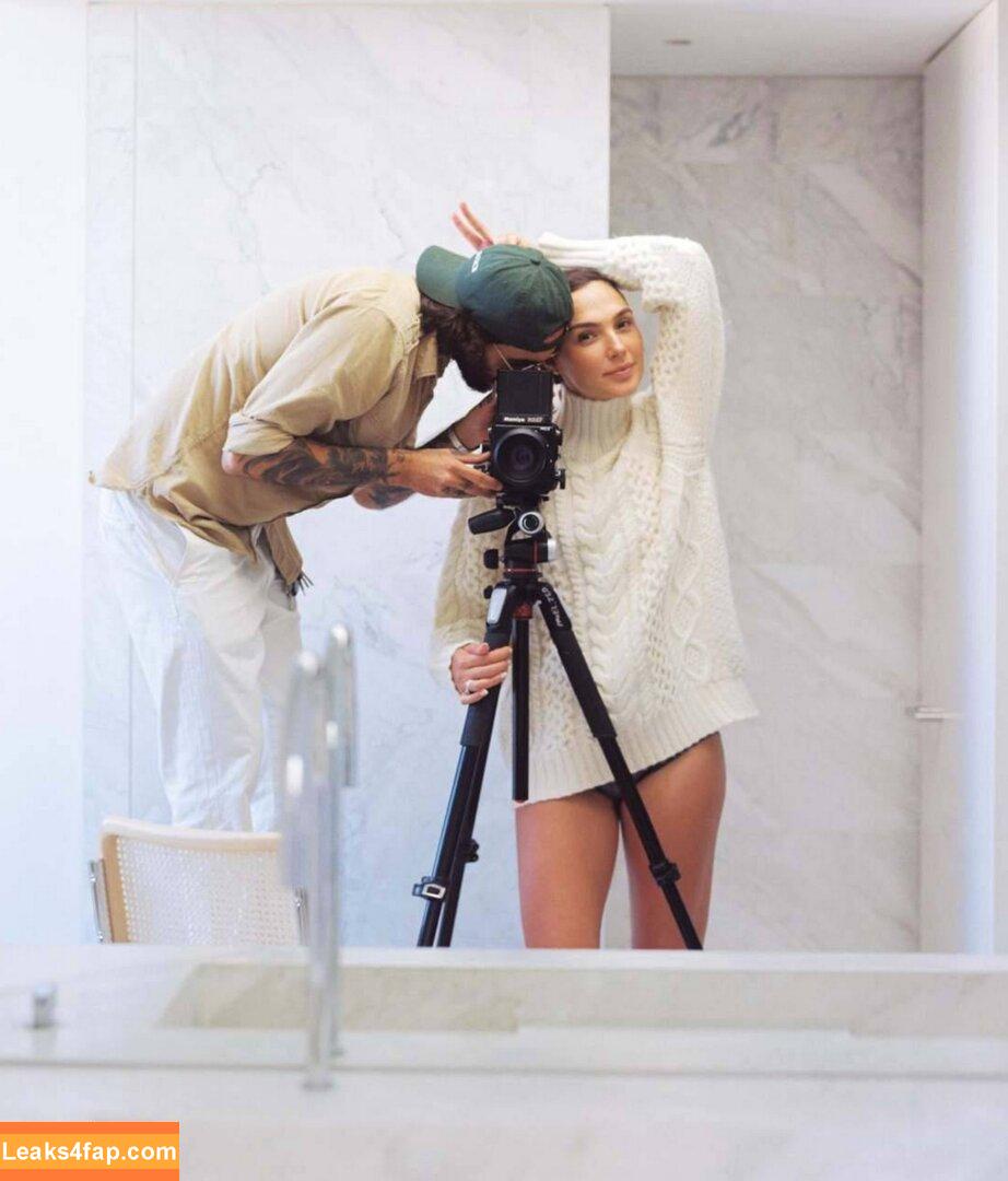 Gal Gadot / gal_gadot / https: / inked_hriss leaked photo photo #0572