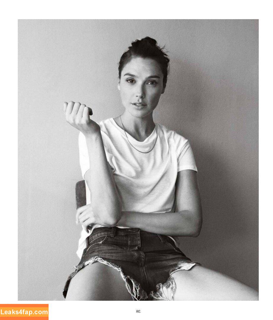 Gal Gadot / gal_gadot / https: / inked_hriss leaked photo photo #0573