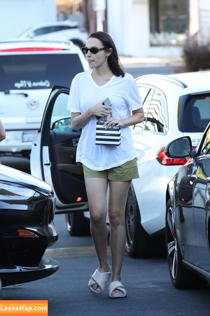 Gal Gadot / gal_gadot / https: / inked_hriss leaked photo photo #0656