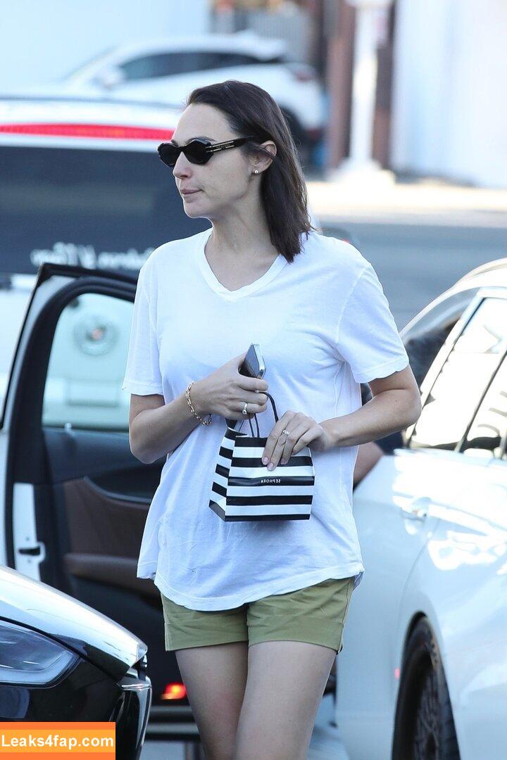 Gal Gadot / gal_gadot / https: / inked_hriss leaked photo photo #0659