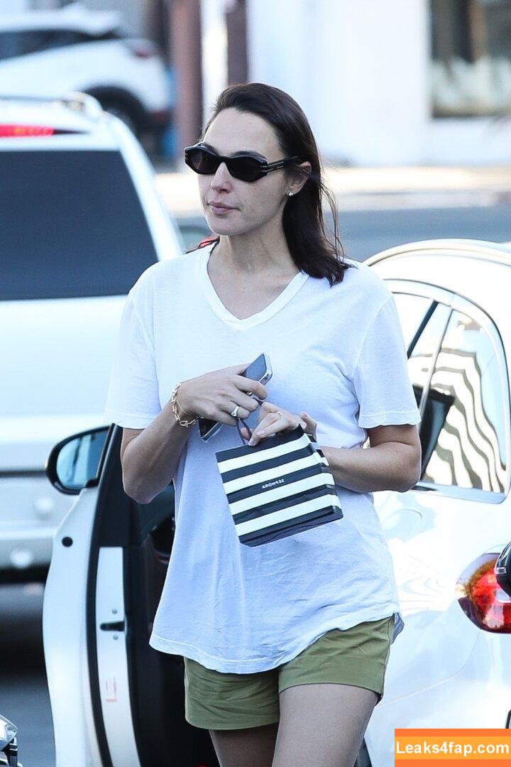 Gal Gadot / gal_gadot / https: / inked_hriss leaked photo photo #0660