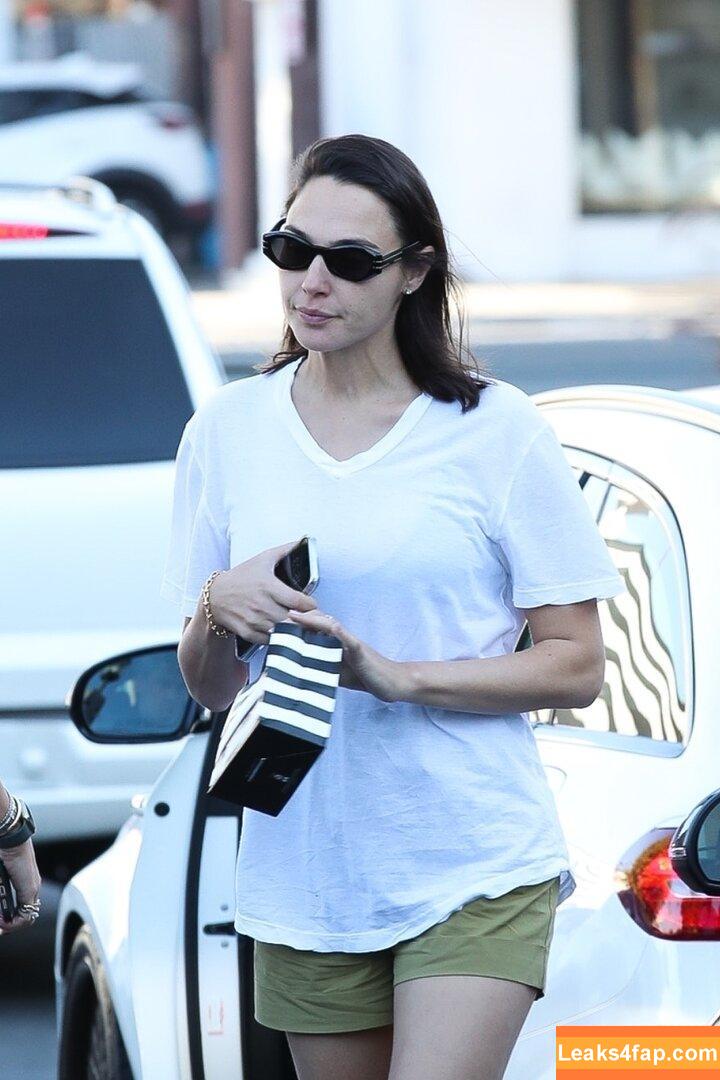 Gal Gadot / gal_gadot / https: / inked_hriss leaked photo photo #0663