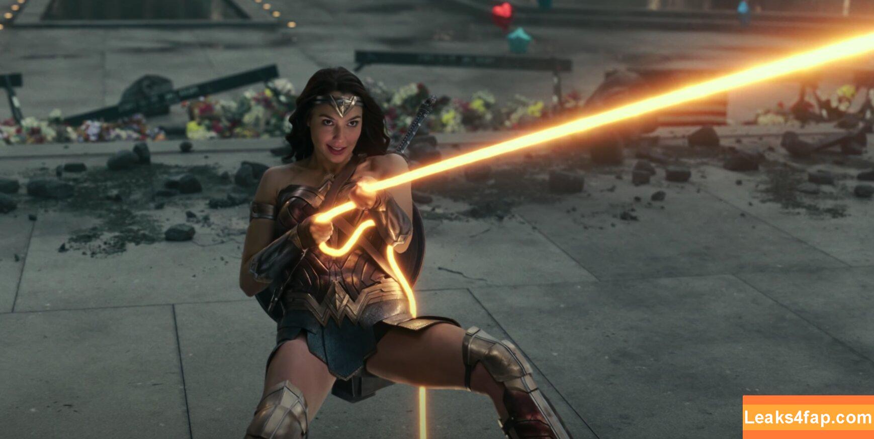 Gal Gadot / gal_gadot / https: / inked_hriss leaked photo photo #0693