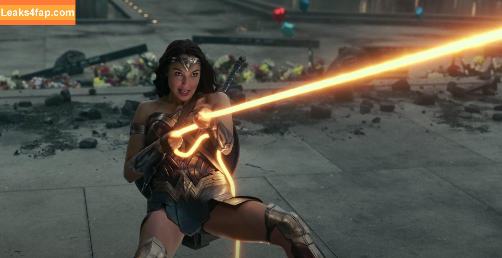 Gal Gadot / gal_gadot / https: / inked_hriss leaked photo photo #0694