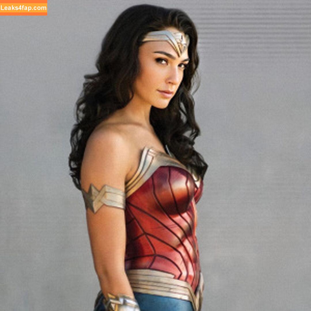 Gal Gadot / gal_gadot / https: / inked_hriss leaked photo photo #0697