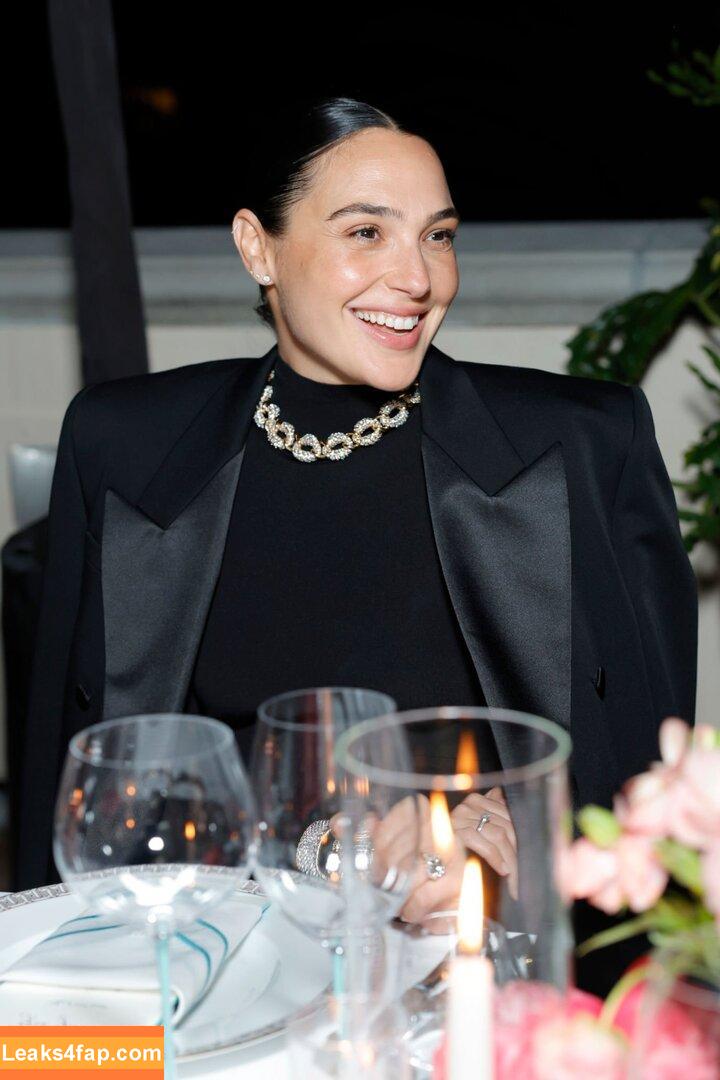 Gal Gadot / gal_gadot / https: / inked_hriss leaked photo photo #0730