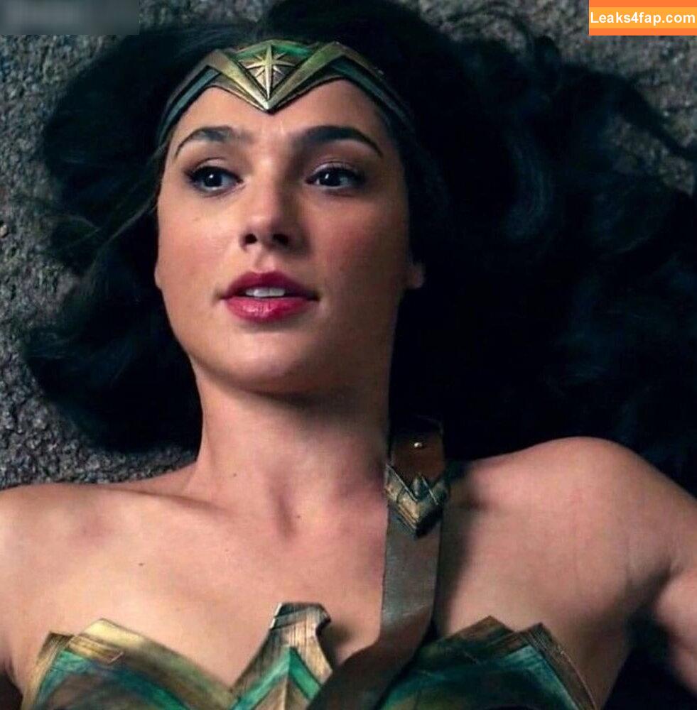 Gal Gadot / gal_gadot / https: / inked_hriss leaked photo photo #0741