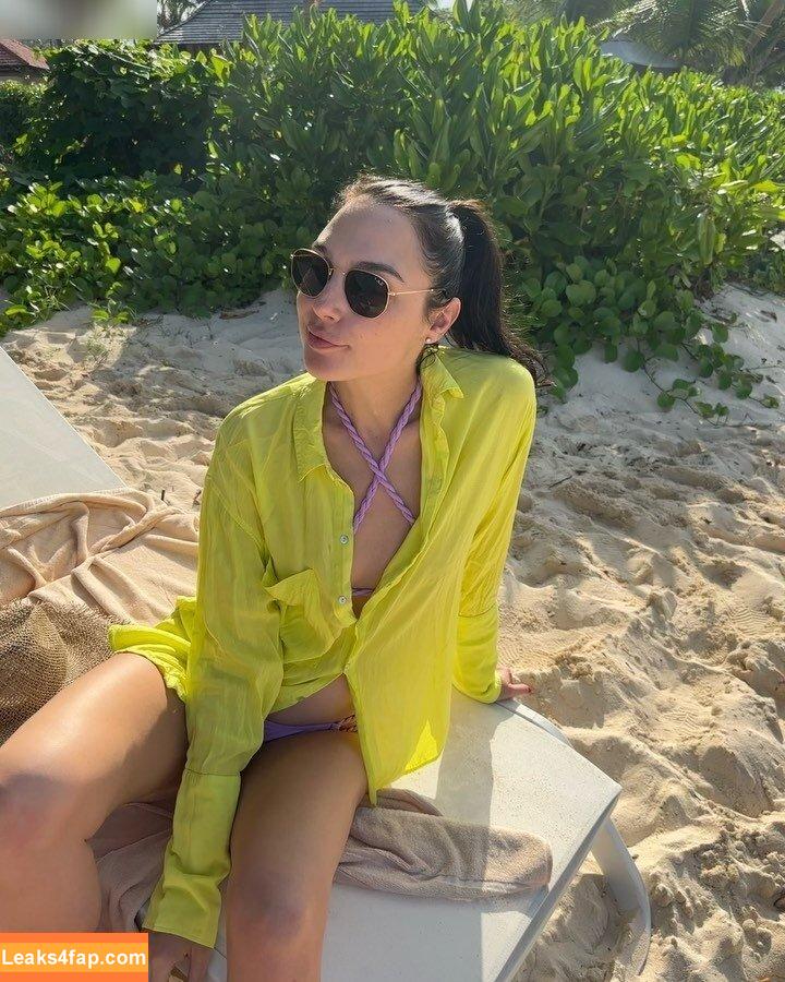 Gal Gadot / gal_gadot / https: / inked_hriss leaked photo photo #0781