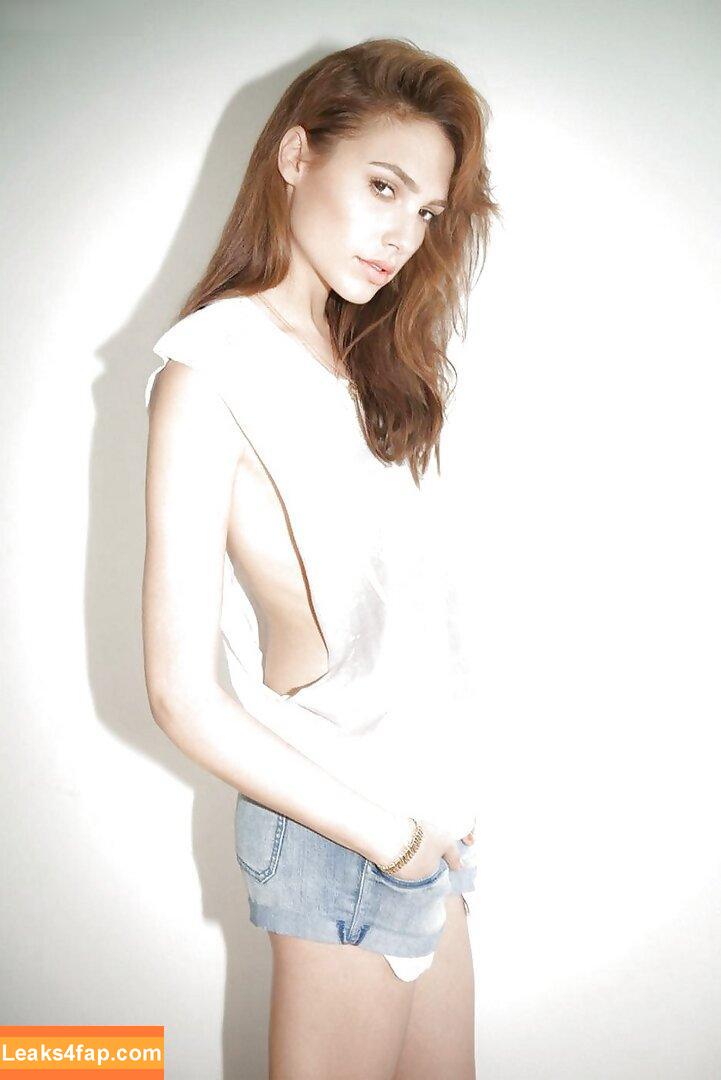 Gal Gadot / gal_gadot / https: / inked_hriss leaked photo photo #0789