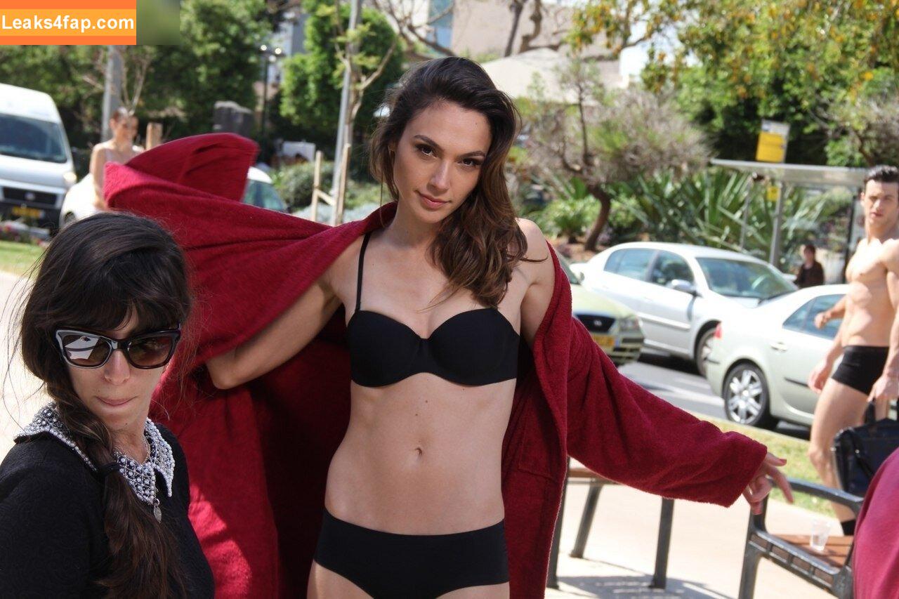 Gal Gadot / gal_gadot / https: / inked_hriss leaked photo photo #0847