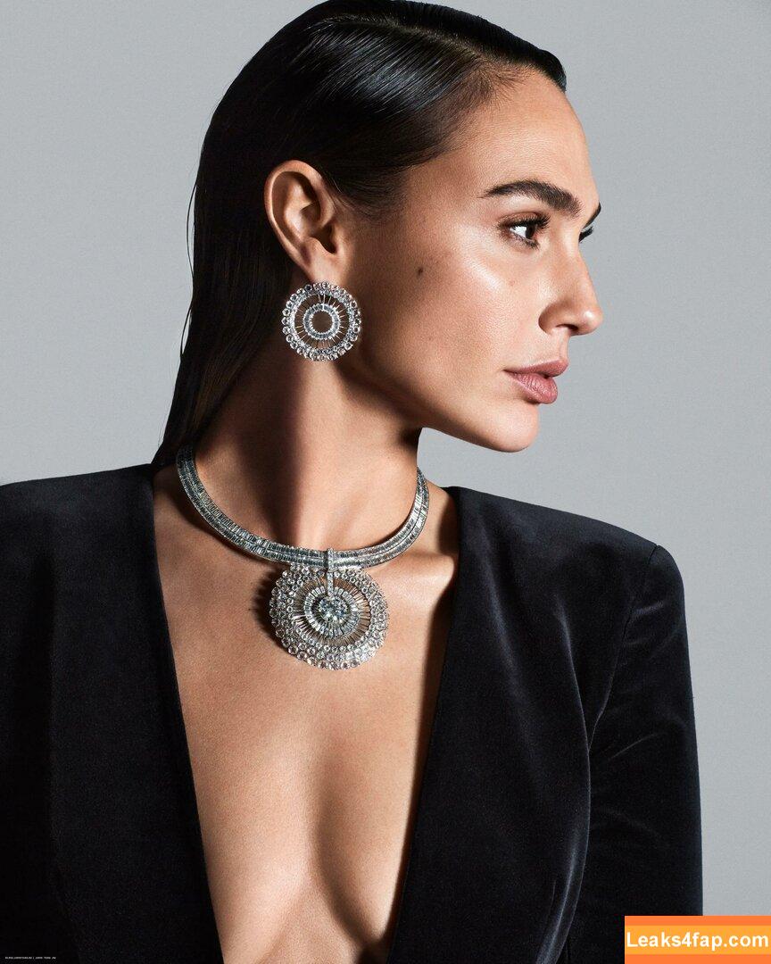 Gal Gadot / gal_gadot / https: / inked_hriss leaked photo photo #0934