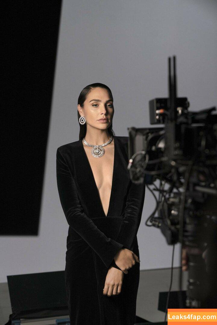 Gal Gadot / gal_gadot / https: / inked_hriss leaked photo photo #0940