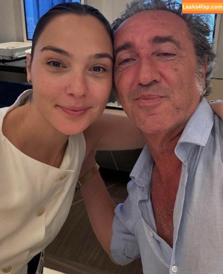 Gal Gadot / gal_gadot / https: / inked_hriss leaked photo photo #0952