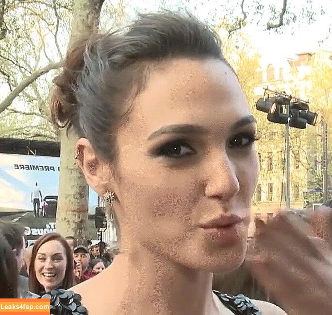 Gal Gadot / gal_gadot / https: / inked_hriss leaked photo photo #0957