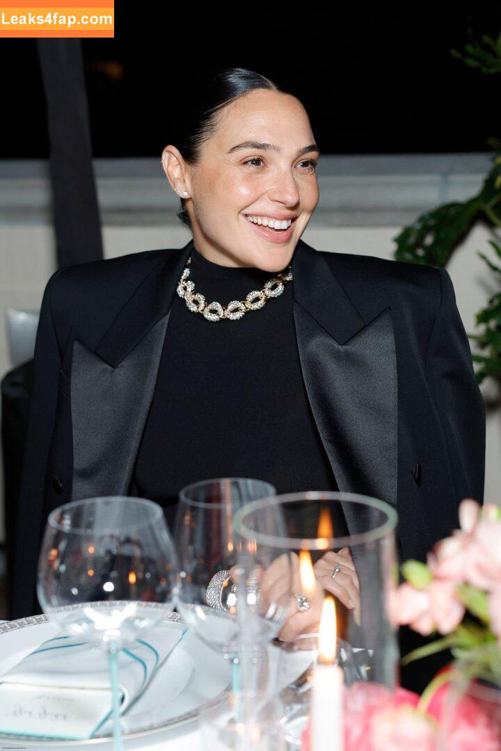 Gal Gadot / gal_gadot / https: / inked_hriss leaked photo photo #0988